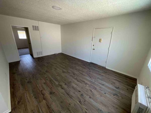 $1,995 / 2br - 875ft2 - UPDATED APARTMENT IN CONVENIENT AREA! (Northridge)63662653931011124