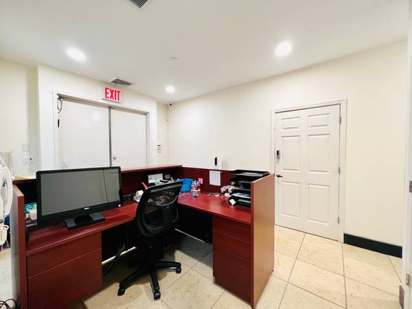 $8,000 / 3500ft2 - retail space apx 3500 sqf - private elevator and garage (South Williamsburg)64212276047107122