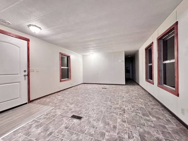 $1200.00 / 4br - 1600ft2 - Spacious Home with Storage  Building64036371524993122