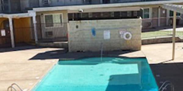 Sparkling swimming pool, Flat screen TV 1