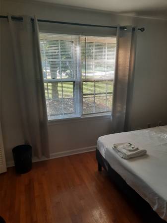 $850 / 1br - 1700ft2 - 1 bedroom/private bathroom available.Utilities and furnishing included (Stonecrest)63921690177922121