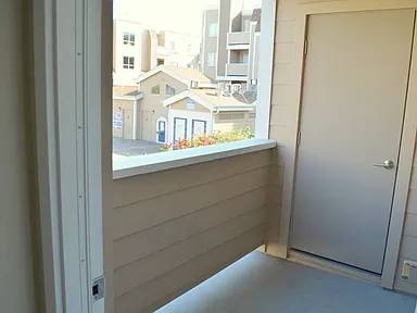 $1,350 / 1br - Unidad amplia para vivir/trabajar con garaje grande y almacenamiento adicional (Emeryville)63836554137985123