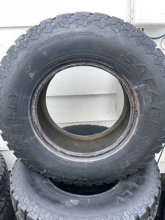 (5) 235/75R15 studless snow tires 1