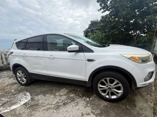 2017 Ford Escape 4WD 1