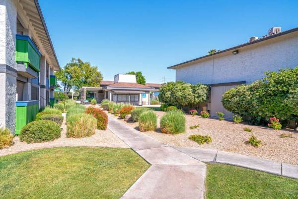 $1,390 / 2br - 960ft2 - App W/D, App Refrigerator, App Dishwasher, On-site Maintenance64024994923265123