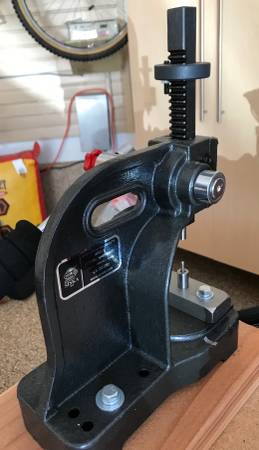 Grommet/Eyelet Setting Machine 1