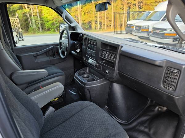 2021 GMC Savana 2500 Reefer - Photo 12