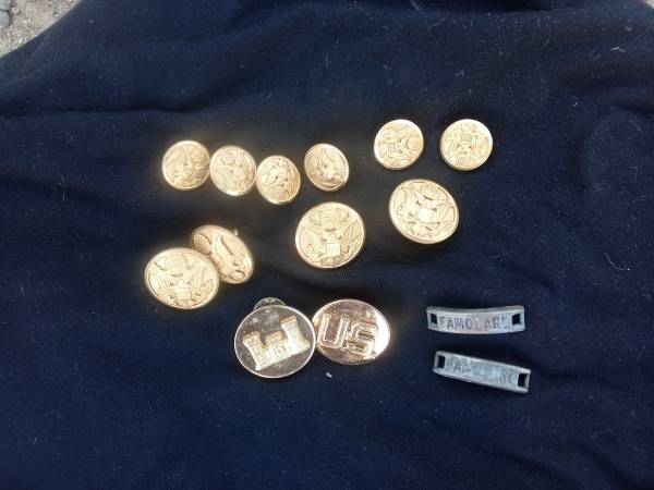 Us military buttons and medals 1