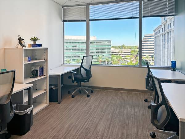 Touchdown → WORK → take-off | coworking desks 1