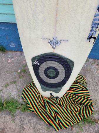 Surfboard tri fin with cover - $250 (National city)63470104866051121