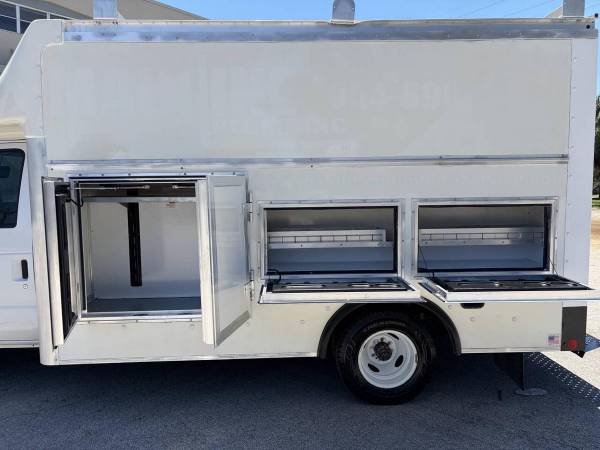 2022 Ford E-SERIES E 350 - Photo 7