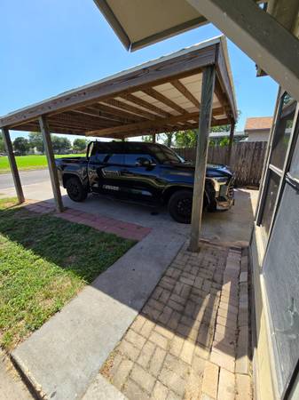 $1,100 / 3br - 3 bdr 1 bath (Corpus christi)64036542584579120