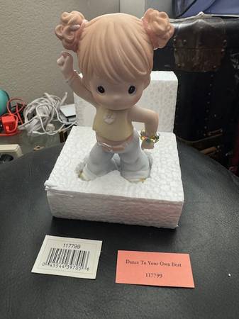 2004 Precious Moments Hippie Disco Dance To Your Own Beat Girl Figurin 1