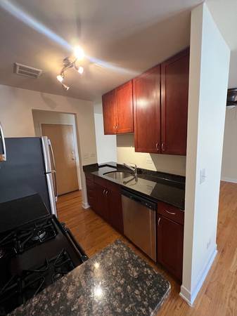 $2,150 / 1br - Updated Lincoln Park 1bd! DW, RFTP Deck! No Sec Dep, Pets OK! Target! (Lincoln Park)63918533516291121