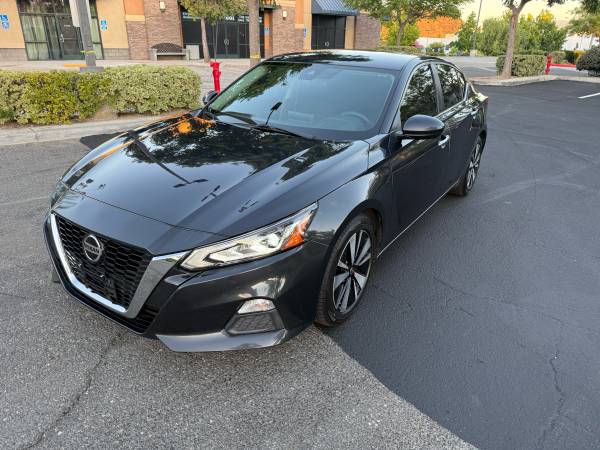 2021 Nissan Altima SV 2.5 Sedan 4 dr 4 door clean - $14,999 (Winnetka)63436936084227121