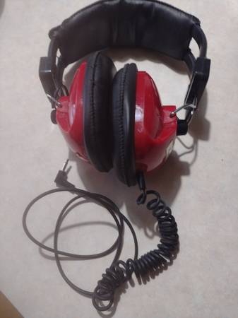 HEADPHONES 1