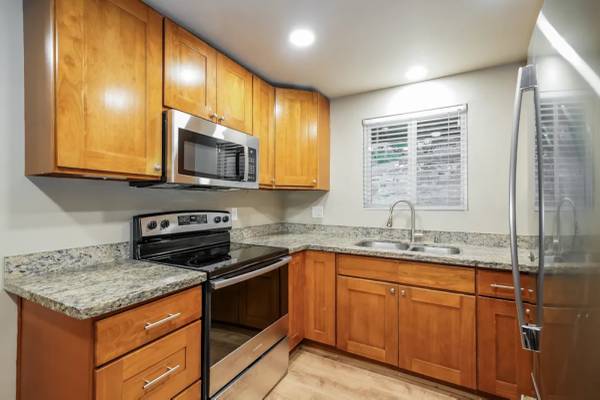 $2,525 / 4br - 1790ft2 - spacious 4 bedroom, 2.5 bathroom family home (Seattle)63995110079618124