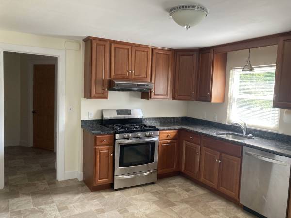 $3,750 / 3br - 1400ft2 - House - Single Family - Parking- Large Yard (Waltham)63797280789633121