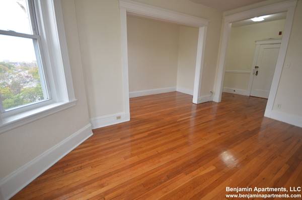 $2,145 **NO FEE ** Allston Studio with Heat HW included . Cat ok (Allston)64150310575490123