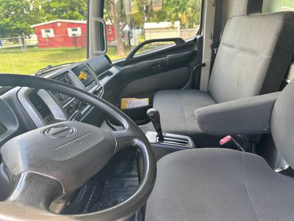 2020 Hino 268 - Photo 11