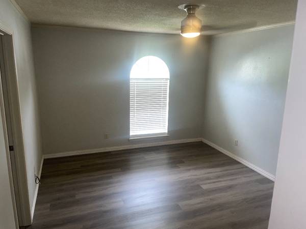 $2000.00 / 3br - 1264ft2 - $2,000 - Casa actualizada de 3 habitaciones cerca de la escuela secundaria SGP63796327696899124
