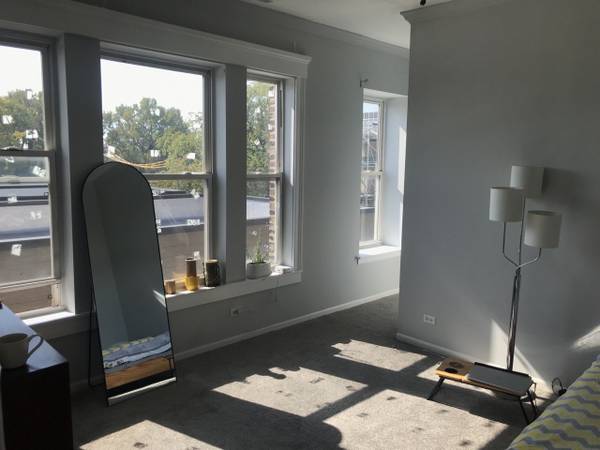 $1,000 / 3br - Bright Private Room with Private Bath near IIT – $1000/month63959878509699120