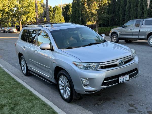 2012 TOYOTA HIGHLANDER HYBRID LIMITED (AWD) 119K MILLAS (UN SOLO PROPIETARIO) - $14,800 (los gatos)63654705130883122