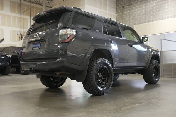 2024 *Toyota* *4Runner* *SR5 4WD* Gris - $43,991 (Stouffville Motors)63470770721667123