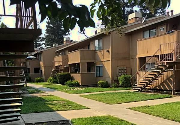 $1,599 / 2br - Great Cost of Living + Covered Parking - Vibrant (Sacramento)64044023132929122