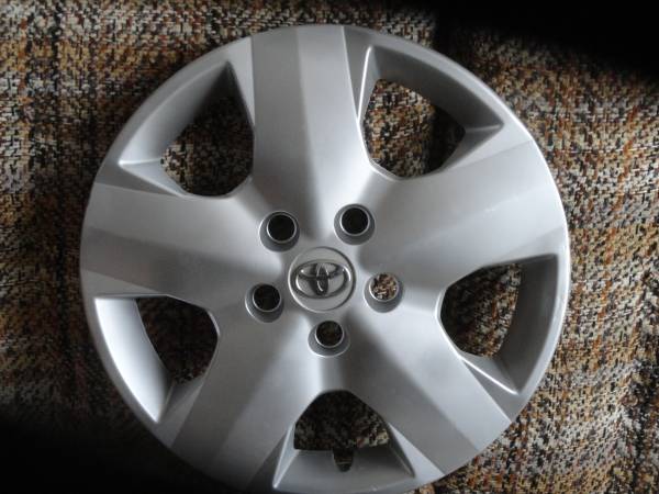 Toyota 15” wheel cover, Hub Cap 1