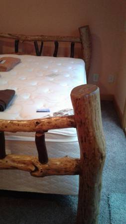 CHERRY LOG BED FRAME con Pickets de Hickory, Nuevo, QN ** - $695 (Pensacola, FL)62926961139969121