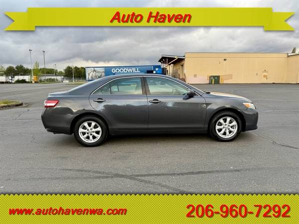 2011 Toyota Camry LE - $6,40063622986966403123