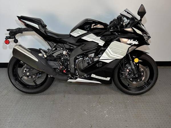 ssss 2025 Kawasaki ZX-4R - 571 Miles - 399cc Inline Four Cylinder