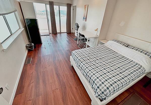 $1,200 / 1br - Newly remodeled PRIVATE 1 bedroom next to all convenience.. (south san francisco)64023717926145122
