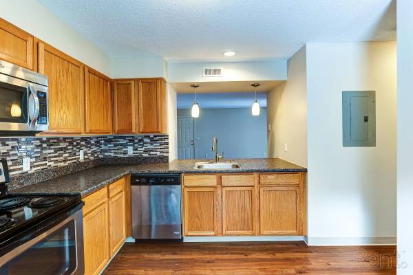 $2,515 / 2br - 875ft2 - Online Payments Available, 2/bd 1/ba, Lebanon NH (42 Wolf Rd, Lebanon, NH, USA, Lebanon, NH)63656262293505122
