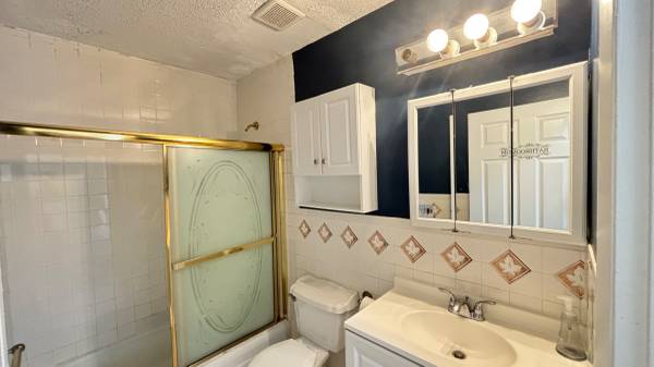 $2,100 / 2br - 900ft2 - Stunning 2be 1bath in Framingham is available for move-in immediately. (Framingham)63699469147907124