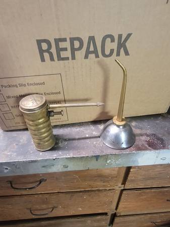 Oil cans 1
