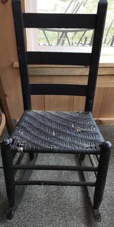 Antique rocking chair. 1