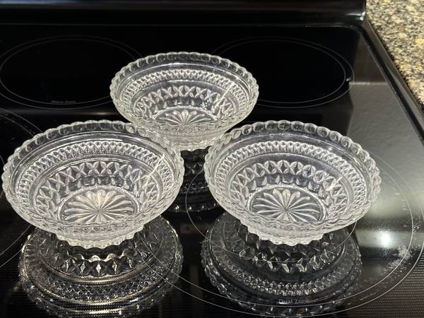 3 Glass Bowls 1
