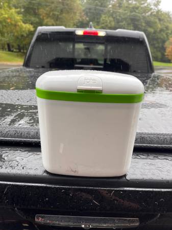 Countertop Compost Bin 1