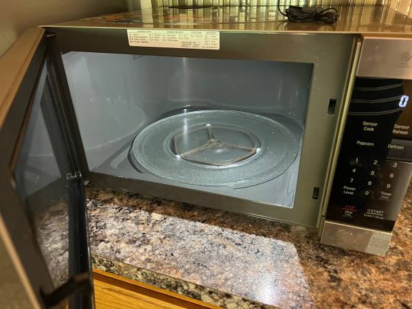 Microondas LG en excelentes condiciones - $50 (Lynnwood)63471355084547121