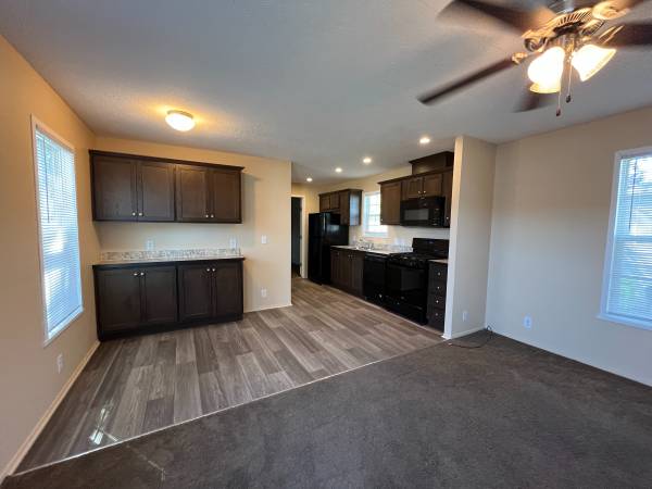 $34,995 / 3br - 1056ft2 - Outstanding Deal - Spacious and Modern Home in a Popular Neighborhood! (Sterling Heights)64145533138178120