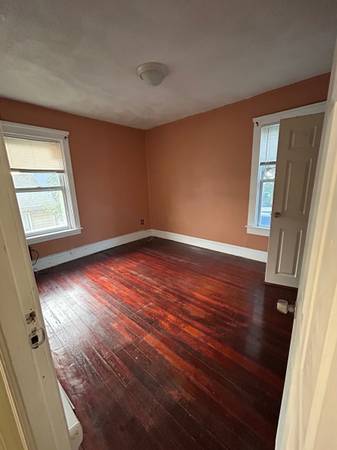$1,300 / 1br - 1 bedroom spacious apartment on 1st floor w hardwoods (Pawtucket)64002828849025123