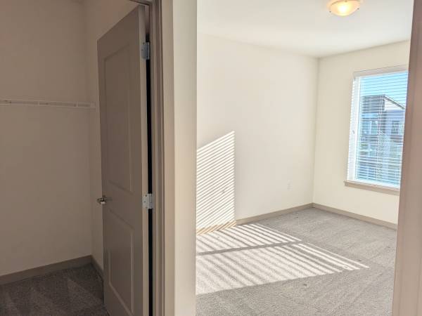 $2,858 / 2br - 1105ft2 - Ground Floor 3 Bedroom, Perfect Location! (Maple Valley, Renton, Covington)63885125085443123