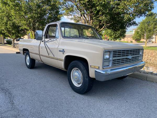 Camioneta Chevrolet C20 de 1984 - $8,000 (Youngstown)63612079229827120