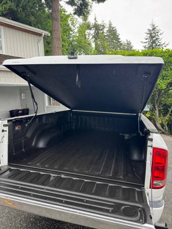 Leer hydraulic Tonneau Cover 8ft box - White 1