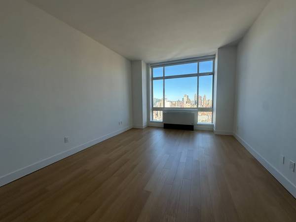 $4,295 / 2br - GUT-RENOVATED Jr 2 bed residence with WD in UNIT!!!r (New York)64033801485825123
