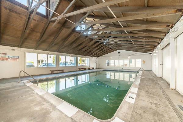 $1,450 / 1br - 722ft2 - Spacious Closets, Window Coverings, Open Living & Dining Areas (3710 SE Concord Rd, Portland, OR)63867270077953123