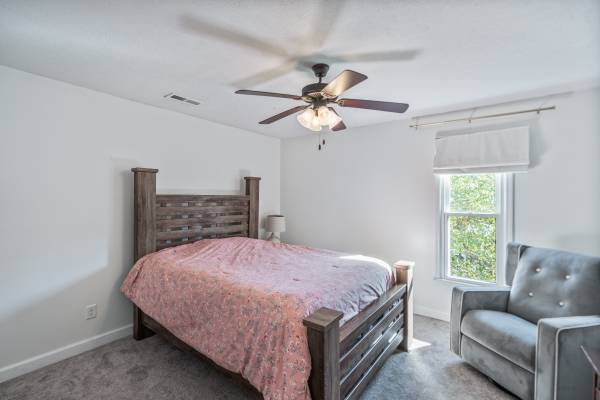 $449,900 / 3br - 2525ft2 - 3112 Devonshire Place (Bowling Green)64177449611393123
