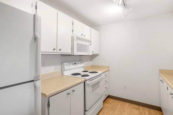 $1,700 / 2br - 939ft2 - 2 Bedroom 10 minutes from Target! Just a mile from Hwy 26! (Rock Creek)63956924447747122